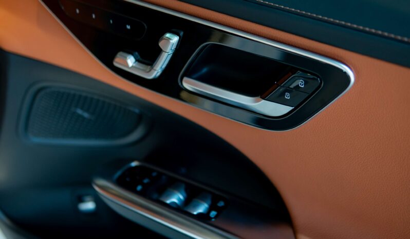 
								Mercedes-Benz C-Class C 200 full									