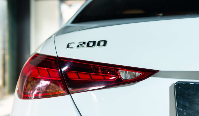 
								Mercedes-Benz C-Class C 200 full									