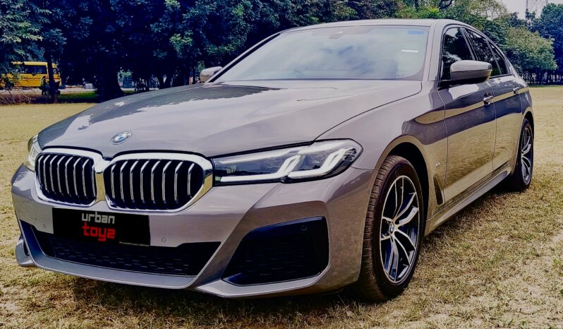 
								BMW 5 Series 530i M Sport full									