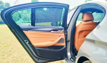 
									BMW 5 Series 530i M Sport full								