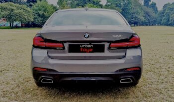 
									BMW 5 Series 530i M Sport full								