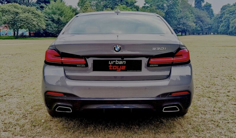 
								BMW 5 Series 530i M Sport full									
