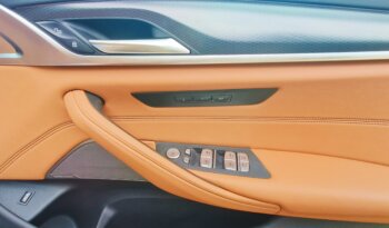 
									BMW 5 Series 530i M Sport full								