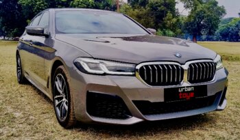 
									BMW 5 Series 530i M Sport full								