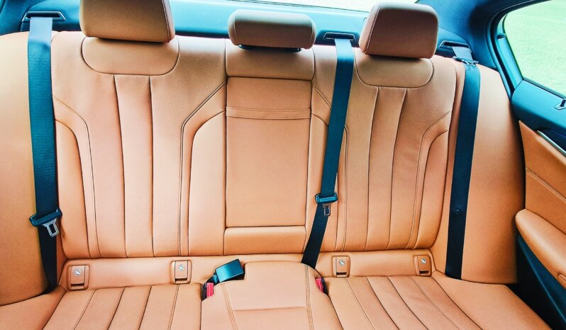 
								BMW 5 Series 530i M Sport full									